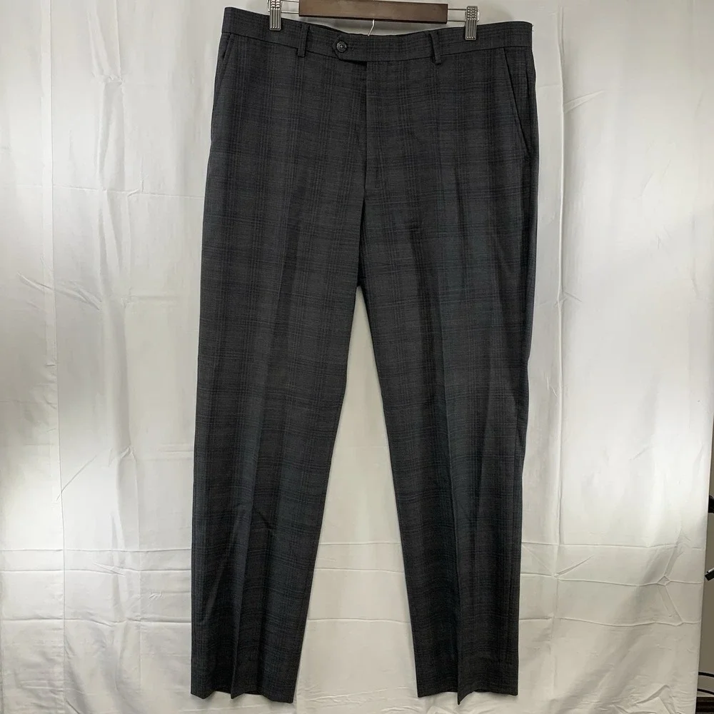 Jos A Bank Traveler 2 Pc Gray Plaid Wool Suit Mens 43L‎ / 37 x 32 Jacket Pants